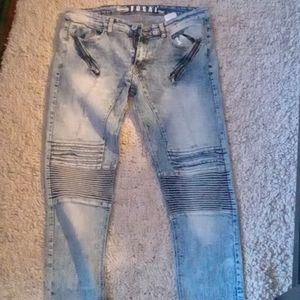 Skinny jeans that stretch